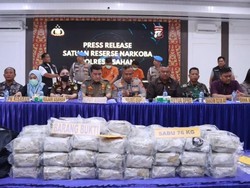 Polisi Cegat Mobil Bawa 76 Kg Sabu di Asahan, 2 Kurir Ditangkap
