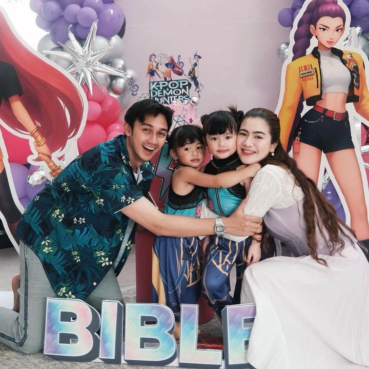 <p>Artis Felicya Angelista kini sudah dikaruniai dua putri cantik setelah menikah dengan aktor Caesar Hito, Bunda. Si sulung, Graziella Bibble Emmanuela, selalu berhasil mencuri perhatian netizen dengan tingkahnya yang menggemaskan. (Foto: Instagram @felicyangelista_)</p>