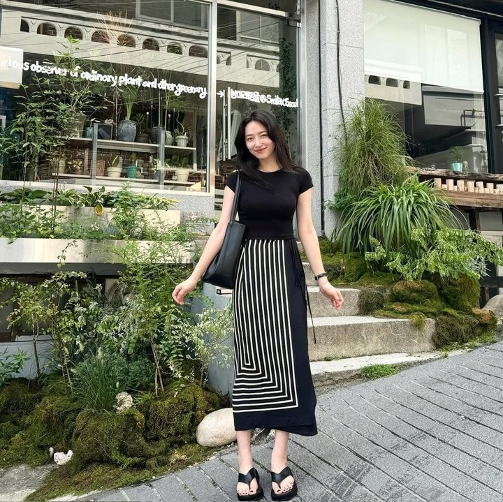 <p>Bukan hanya jago akting, Yejin tampaknya memikat hati para penggemar melalui pesona dan gaya berpakaiannya yang cukup <em>stylish.</em> Hal ini diketahui langsung melalui laman Instagram pribadinya.&nbsp;(Foto: Instagram @yjiinp)</p>
