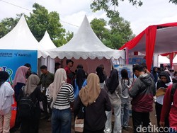 Ribuan Pencari Kerja Padati Job Fair Hybrid Inklusi Cirebon 2025