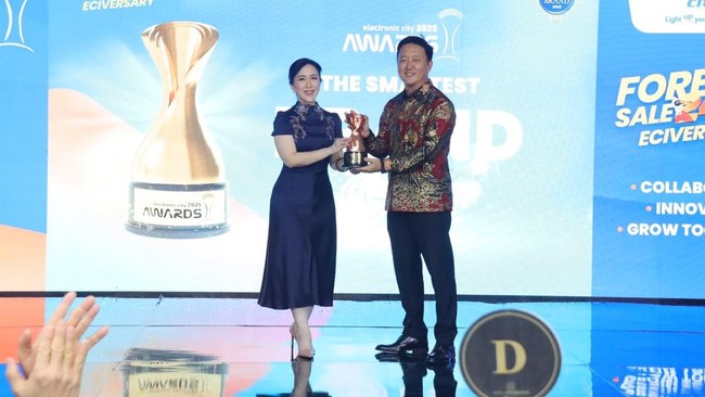 Electronic City merayakan 24 tahun dengan EC Awards 2025, memperkenalkan inisiatif baru, dan program promosi menarik untuk pelanggan.