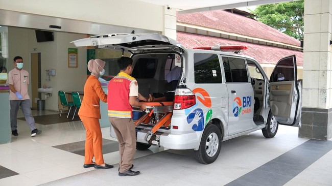 BRI Peduli salurkan 200 ambulans untuk perkuat infrastruktur kesehatan di Indonesia, tingkatkan akses layanan kesehatan di daerah terpencil.