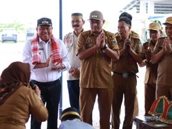 Kopdes Unik di Takalar: Layani Jual Beli Motor Bekas-Rias Pengantin