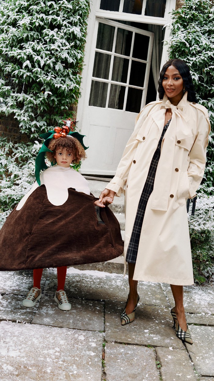 Pada kampanye ini pula, Burberry menggandeng berbagai figur legendaris dari berbagai bidang, mulai dari fashion, olahraga, film, sampai hiburan/ Foto: Courtesy of Burberry