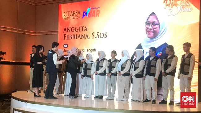 CT Arsa Foundation melepas 15 relawan pendidikan ke berbagai daerah pelosok di Indonesia melalui program PIJAR (Pergi Mengajar).