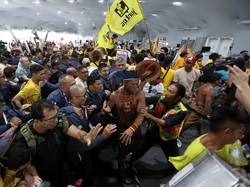 Masyarakat Adat Brasil Terlibat Bentrok dengan Petugas saat Terobos Gedung COP30