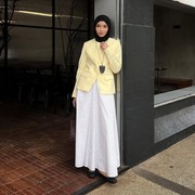 Get The Look: Ide Outfit Motif Polkadot ala Fita Wulansari, Cocok Buat ke Kantor