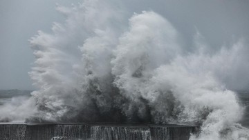 Taiwan Lumpuh Diterjang Topan Champi, Ribuan Warga Dievakuasi
