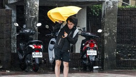 FOTO: Usai Porak Porandakan Filipina, Topan Fung-Wong Hantam Taiwan