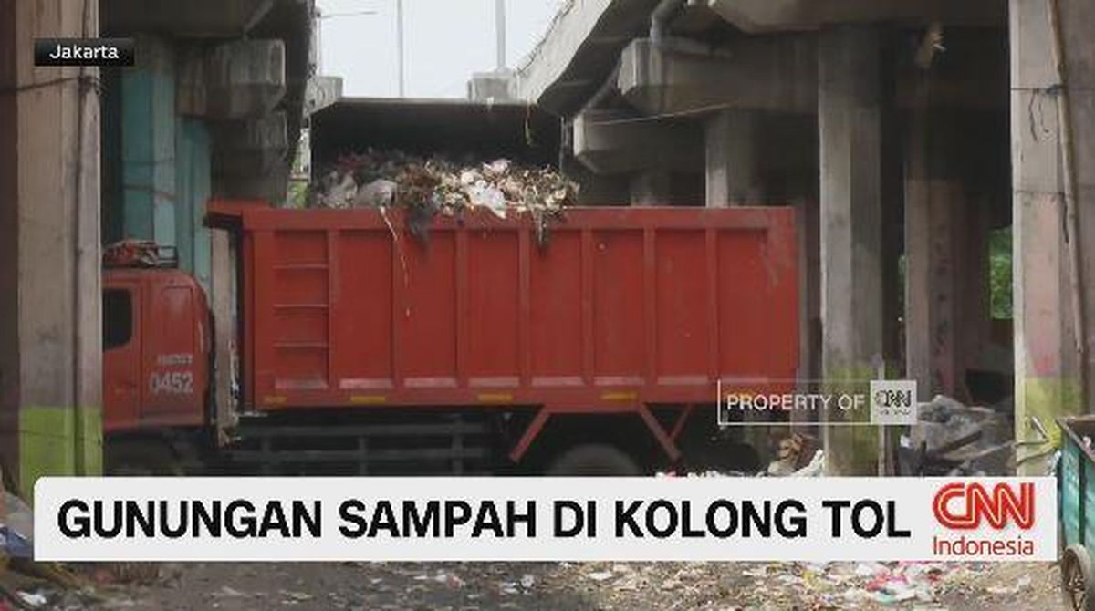 VIDEO: Gunungan Sampah di Kolong Tol Wiyoto Wiyono