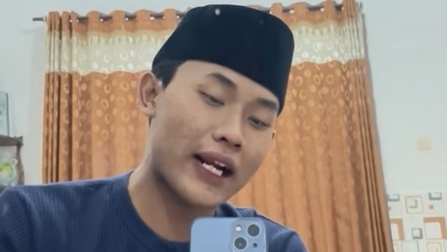 PBNU menyesalkan tindakan dan perilaku pendakwah Elham Yahya Luqman alias Gus Elham yang tidak mencerminkan akhlakul karimah serta bertentangan ajaran Islam.