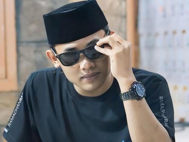 MUI Soroti Aksi Gus Elham yang Cium Anak Kecil Berlebihan, Katanya...