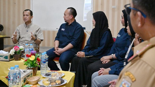 Menteri Transmigrasi, Iftitah Sulaiman, tekankan pembangunan kawasan transmigrasi sebagai investasi ekonomi, SDM dan konektivitas kunci keberhasilan.