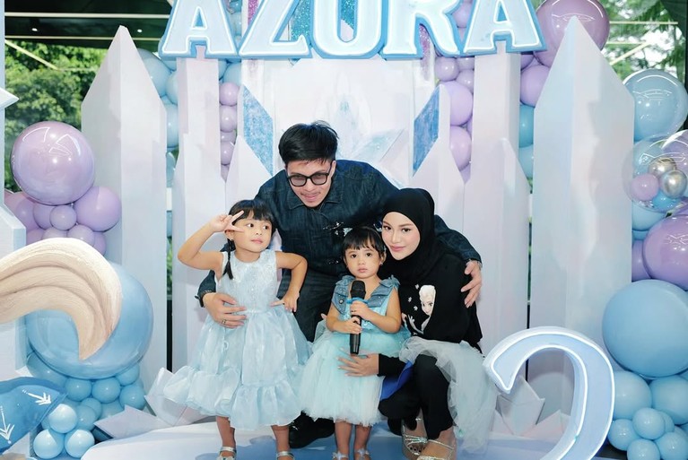 Meriahnya Ultah Azura, Atta dan Aurel Siapkan Cake ‘Frozen’