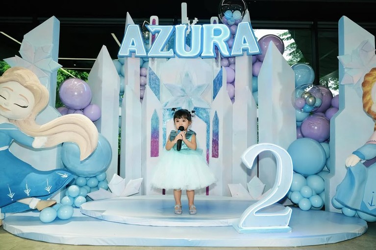 Meriahnya Ultah Azura, Atta dan Aurel Siapkan Cake ‘Frozen’