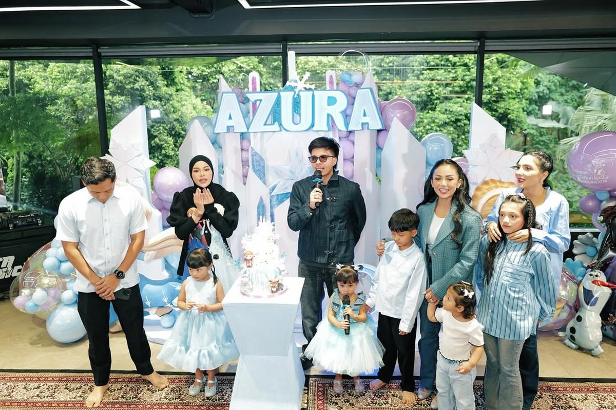 Meriahnya Ultah Azura&comma; Atta dan Aurel Siapkan Cake &OpenCurlyQuote;Frozen&rsquo;