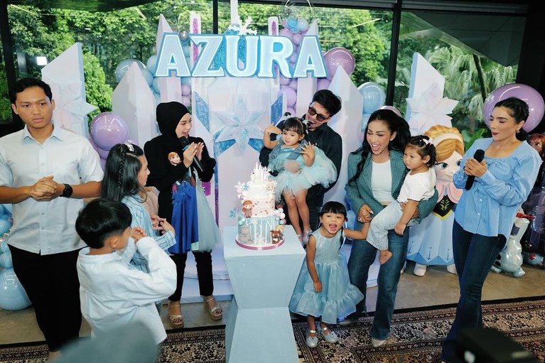 Meriahnya Ultah Azura, Atta dan Aurel Siapkan Cake ‘Frozen’