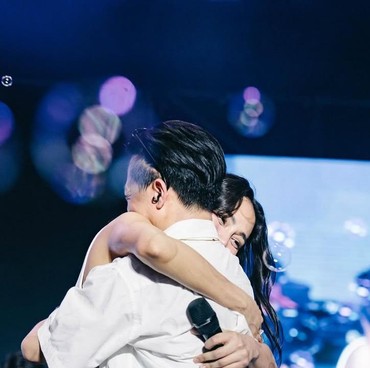 Batal Menikah, Ini 7 Momen DJ Bravy Lamar Erika Carlina Sebelum Ketahuan Selingkuh