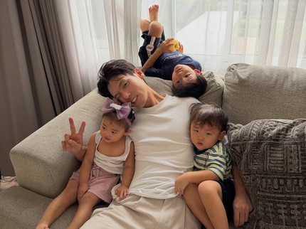 Akhirnya Lunas, Momen Lucu Daehoon Bayar 'Utang' Eunho di Minimarket