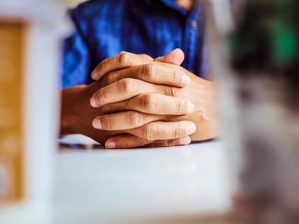 Viral Video Cium Anak di Panggung, Gus Elham Mengaku Salah & Meminta Maaf