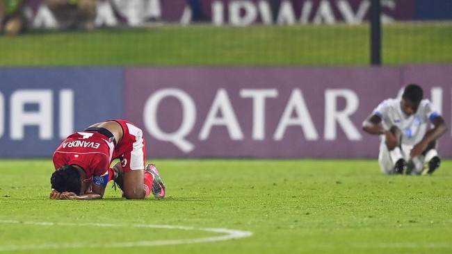 Timnas Indonesia U-17 resmi tersingkir dari Piala Dunia U-17 2025 setelah Paraguay bermain imbang 0-0 dengan Republik Irlandia, Selasa (12/11).