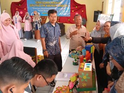 Kala PKBM Jadi Jalan Kembali untuk Warga Putus Sekolah di Sukabumi