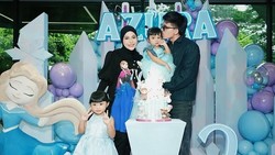 Duo Nenek Goals! Intip 7 Gaya Kompak Kris Dayanti & Ashanty di Pesta Ultah ke-2 Azura