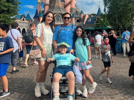 Momen Harmonis Reisa Broto Asmoro Bareng Anak & Suami Keturunan Ninggrat, Intip 5 Potretnya