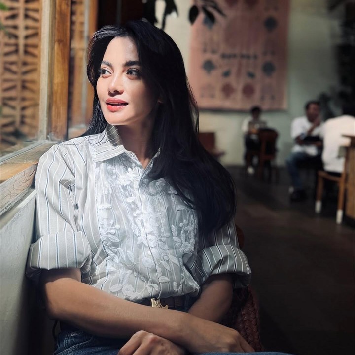 <p>Hal ini diketahui langsung melalui komentar netizen dalam unggahan itu. &ldquo;Selamat ulang tahun cantik..Tetap kelihatan 22 kok,&rdquo; tulis akun <em>@renn****.</em> &ldquo;44 tahun, masih muda, sehat, dan luar biasa selamat ulang tahun, Rin,&rdquo; tulis akun <em>@very****.&nbsp;</em>(Foto: Instagram @ririnekawati)</p>