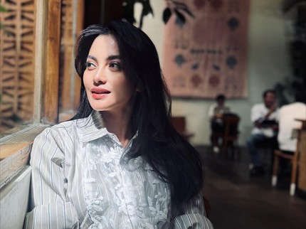 Ririn Ekawati Genap Berusia 40+, Namun Pesonanya Gadis Usia 20-an