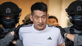 FOTO: Penampakan Raja Judol China She Zhijiang Diekstradisi ke Beijing