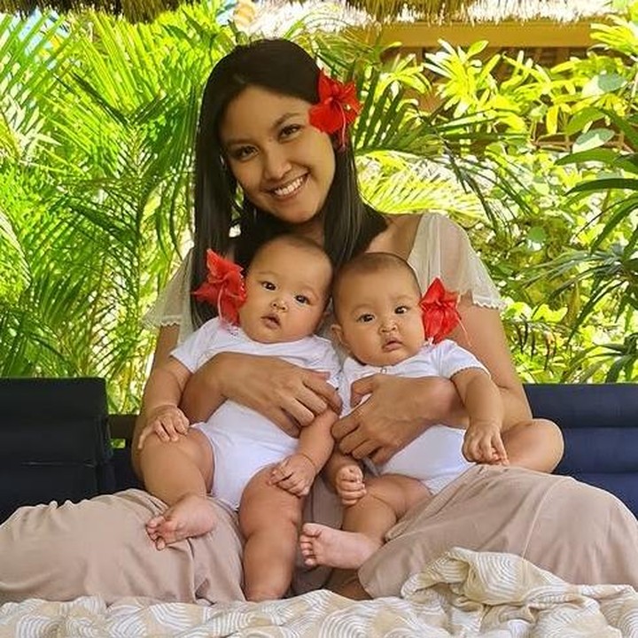 <p>Si kembar ini akrab disapa Kimi dan Kana. Di hari spesial anaknya, Zivanna sempat membagikan potret tumbuh kembangnya dari bayi hingga kini menginjak usia empat tahun. (Foto: Instagram @zivannaletisha)</p>