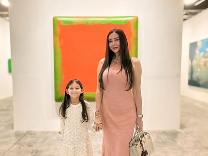 Single Parent, 5 Potret Aura Kasih Bareng Sang Putri Arabella yang Berwajah Bule