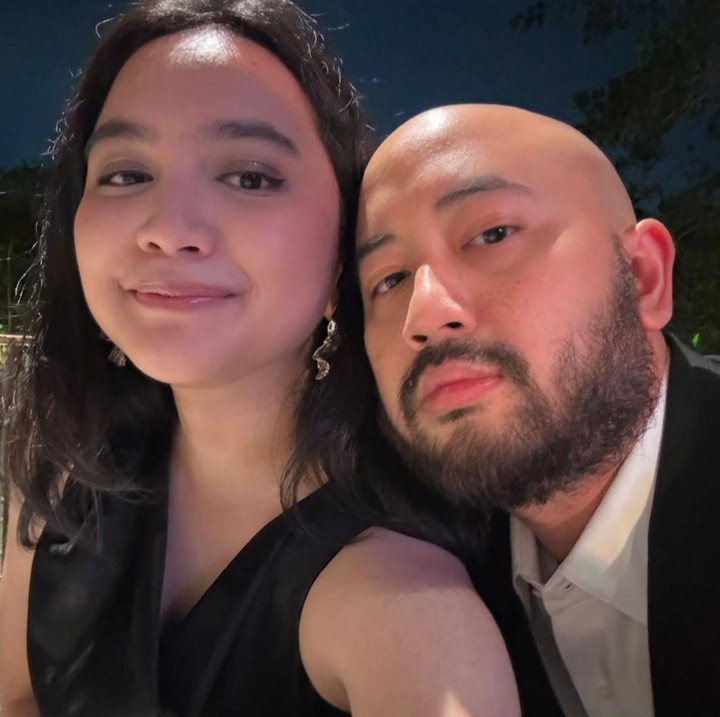 <p>Dalam unggahannya, Rachel sempat menuliskan pesan cinta di hari ulang tahun pernikahannya. &ldquo;Tiga tahun menikah dengan pria yang keren, selalu ingin tahu, dan baik hati ini, teman baik saya. <em>Alhamdulillah,</em>" tulis Rachel melalui Instagramnya.&nbsp;(Foto: Instagram @auroramanda95)</p>