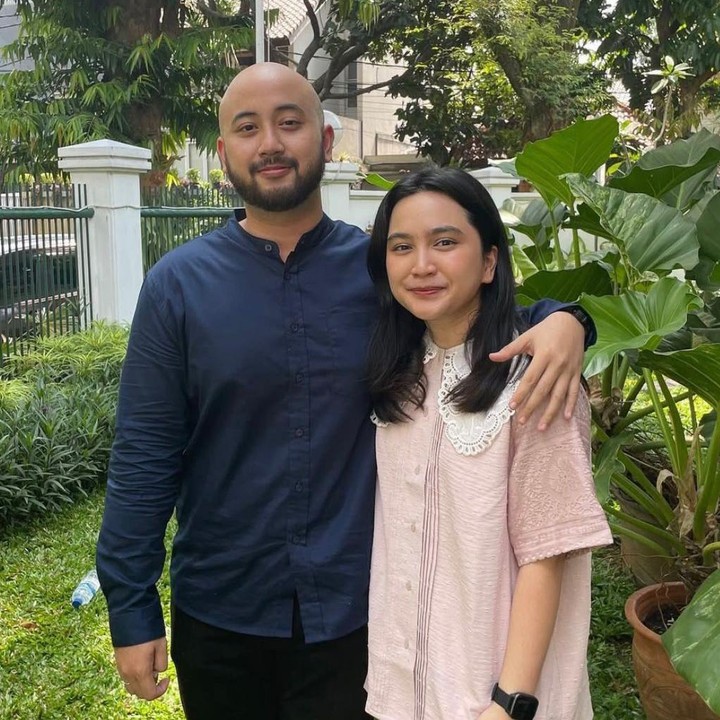 <p>Tak berhenti sampai di situ, Rachel juga mengatakan kalau ia juga ingin bersama sang suami hingga tua nanti, Bunda. &ldquo;Mari ngobrol dan cerita-cerita terus sampai tua. <em>Love you</em>, Bang Botaakk!&rdquo; kata Rachel. (Foto: Instagram @auroramanda95)</p>