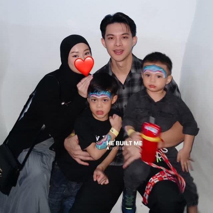 <p>Dinda Hauw dan Rey Mbayang dikenal sebagai pasangan artis yang romantis. Keduanya sering membagikan momen kebersamaan di hari spesial. Pada perayaan Hari Ayah tahun ini, Dinda menggunggah fotonya bersama Rey dan kedua anak mereka. Perempuan 28 tahun ini menuliskan ucapan terima kasih untuk sang suami yang sudah menjalankan peran sebagai ayah yang baik di keluarga. "<em>Happy Father's Day</em> ayah @rey_mbayang. Terimakasih sudah menjadi ayah yang baik untuk @shaka.kaba," tulisnya. (Foto: Instagram @dindahw)</p>