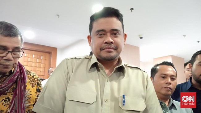 Gubernur Bobby Nasution menanggapi kayu gelondongan yang terbawa banjir di Sumatera Utara.