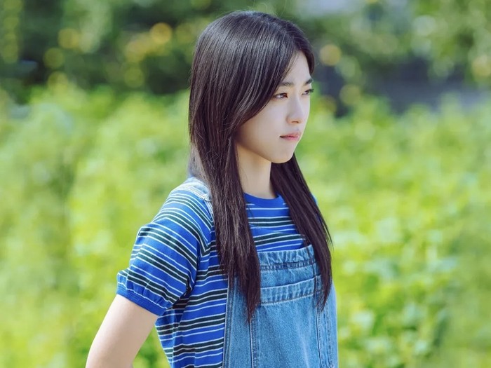 Dalam drakor 'Last Summer', Choi Sung Eun memerankan tokoh utama perempuan bernama Song Ha Kyeong, sekaligus lawan main aktor Lee Jae Wook./ foto: instagram.com/choisungeun.official