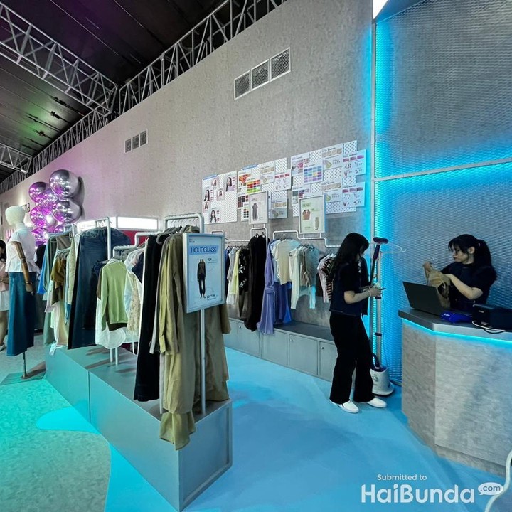 <p>Bukan hanya soal kulit, ada juga Look Studio yang menjadi area eksplorasi gaya untuk membantu para pengunjung menemukan <em>personal style</em> mereka melalui analisis bentuk tubuh dan <em>personal color analysis.&nbsp;</em>(Foto: Amira Salsabila Aprilia)</p>