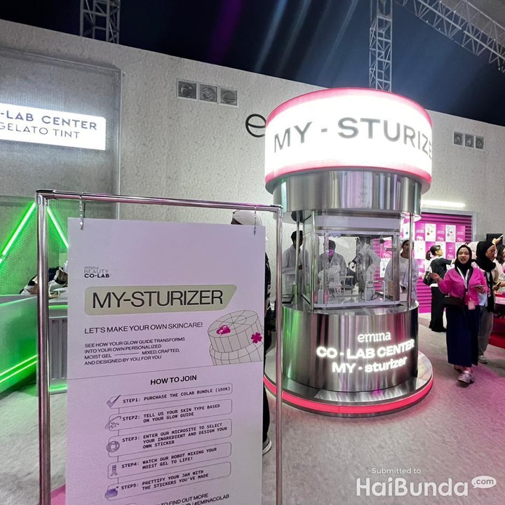 <p>Bunda&nbsp;yang termasuk&nbsp;<em>beauty enthusiast</em> mungkin tak ingin melewatkan kesempatan untuk mencoba berbagai aktivitas menarik di <em>Emina Co-Lab.</em> Acara yang diselenggarakan oleh brand Emina ini berlangsung pada 13-16 November 2025 di The Space, Senayan City. (Foto: Amira Salsabila Aprilia)</p>