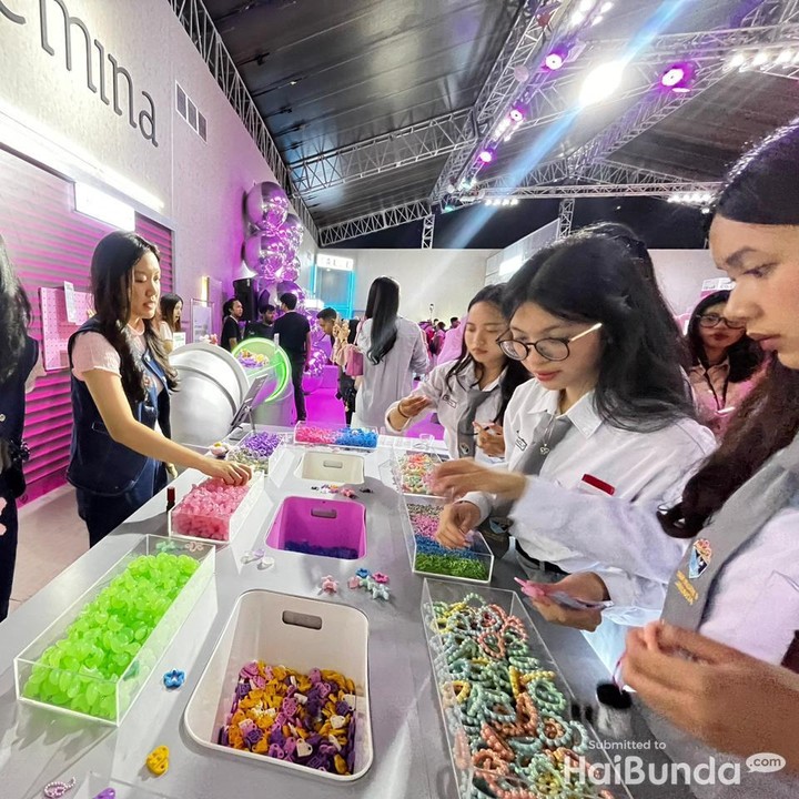 <p>Di tengah gempuran media sosial yang memberikan beragam informasi terkait dunia kecantikan, khususnya Gen Z, sering kali merasa bingung menentukan produk <em>skincare</em> yang sesuai dengan kebutuhan kulit dan gaya hidup, Bunda.&nbsp;(Foto: Amira Salsabila Aprilia)</p>