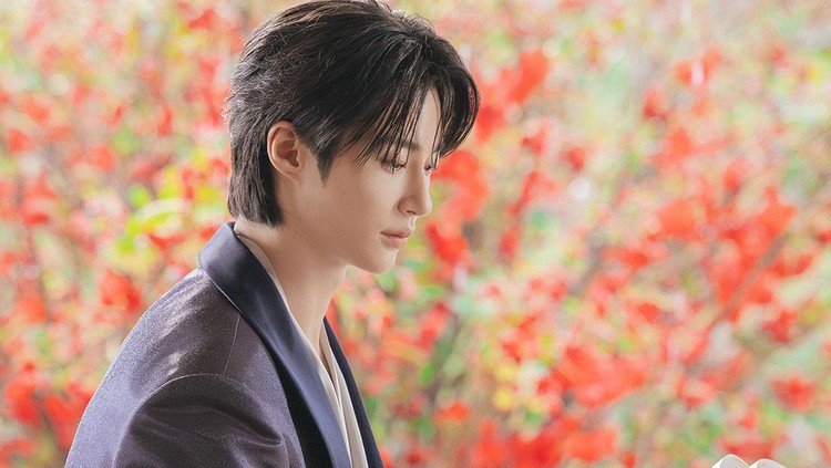 Penampilan IU dan Byeon Woo Seok dalam drama Korea Perfect Crown.