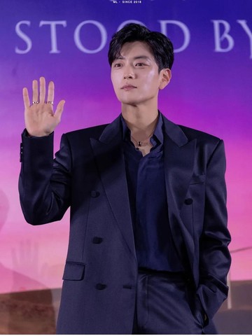 6 Potret Tampan Jang Seung Jo, Aktor Korea yang Awet Muda di Usia 43 Tahun