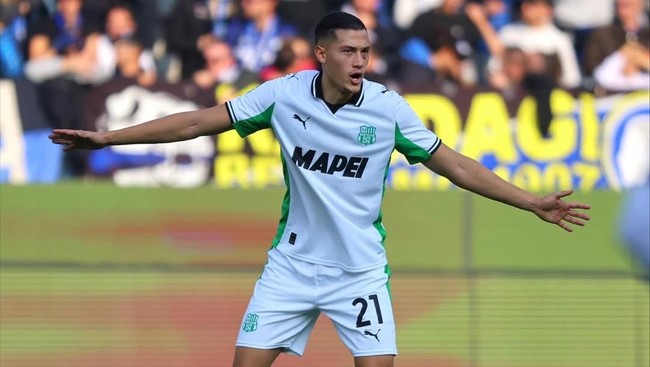 Peran Jay Idzes sebagai pemain kunci di jantung pertahanan Sassuolo sudah tidak lagi terbantahkan.