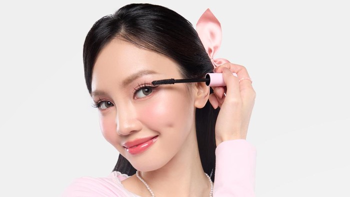 Kolaborasi Gemas Azarine dan Sanrio, Hadirkan Makeup dengan Karakter Kuromi dan My Melody