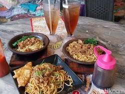 Mie Ayam Cobek di Majalengka, Sensasi Pedasnya Bikin Nagih!