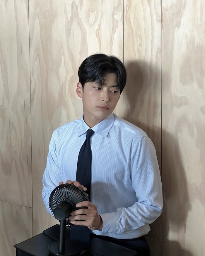 Pada tahun 2014, Jang Seung Jo akhirnya resmi debut di layar kaca. Namanya pun berhasil populer usai membintangi sederet proyek akting, seperti Money Flower, Strangers Again, Death’s Game, Nothing Uncovered, dan lainnya./ Foto: instagram.com/ssangear1004