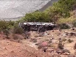 Video Ngeri! Bus Terjun ke Jurang di Peru, 37 Orang Tewas