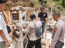 Polisi Sapu Tambang Emas Ilegal di Tasik, 43 Lubang Ditutup!