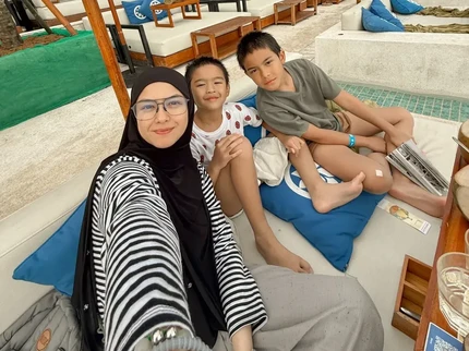 Terpopuler: Potret Revalina S Temat Bareng Suami dan Dua Anak
